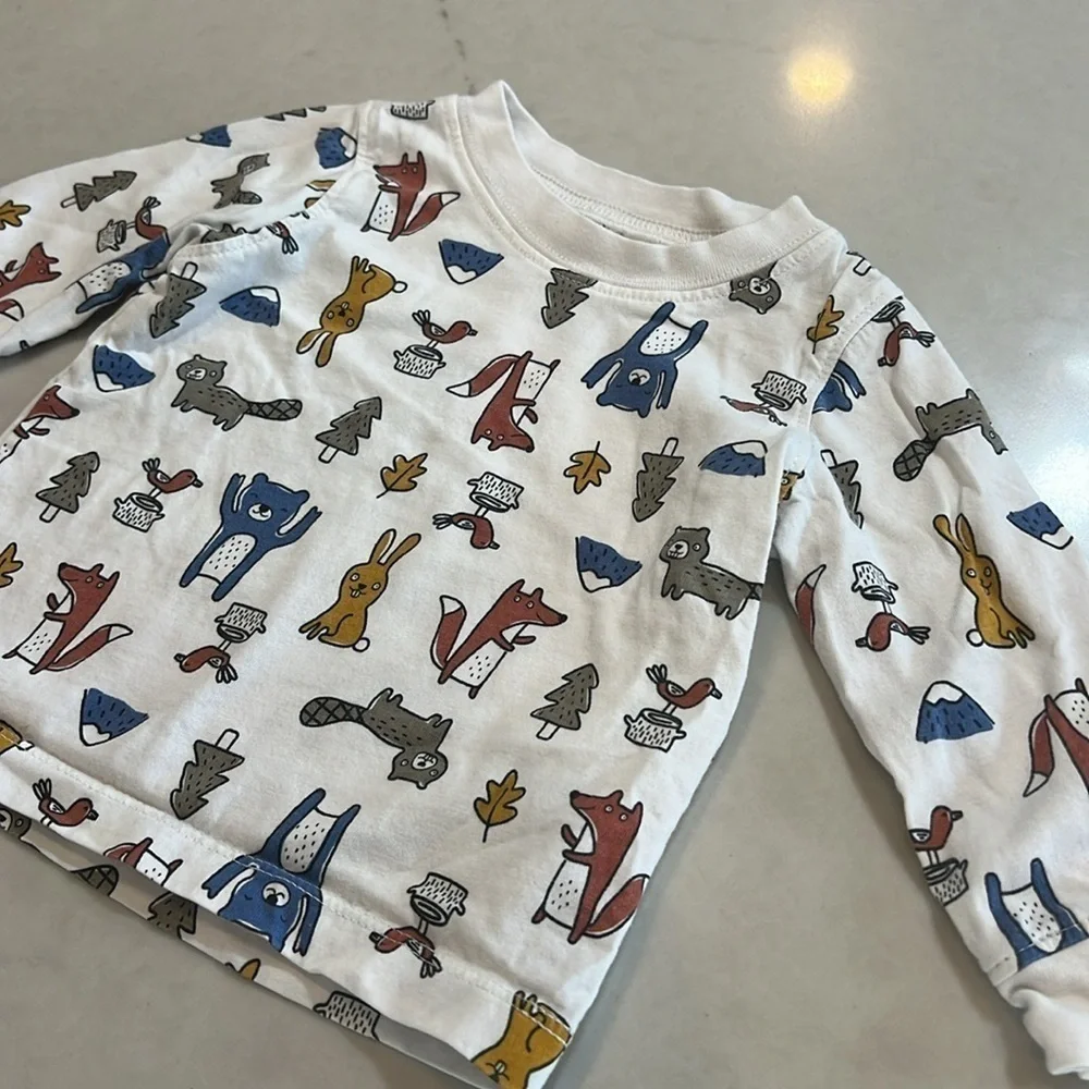 Carter's baby t shirt, never worn, 9 months.